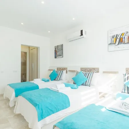Sleeps 9 With Pool Air Con And Wifi كالكان