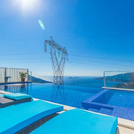 Sleeps 9 With Pool Air Con And Wifi كالكان