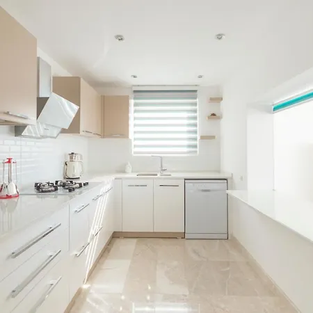 Sleeps 9 With Pool Air Con And Wifi Willa *